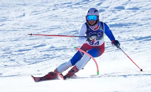 Philippine's Tallulah Proulx speeds down the course during an alpine ski, women's slalom race, at the 2026 Winter Olympics, in Cortina d'Ampezzo, Italy, Wednesday, Feb. 18, 2026. (AP Photo/Robert F. Bukaty)