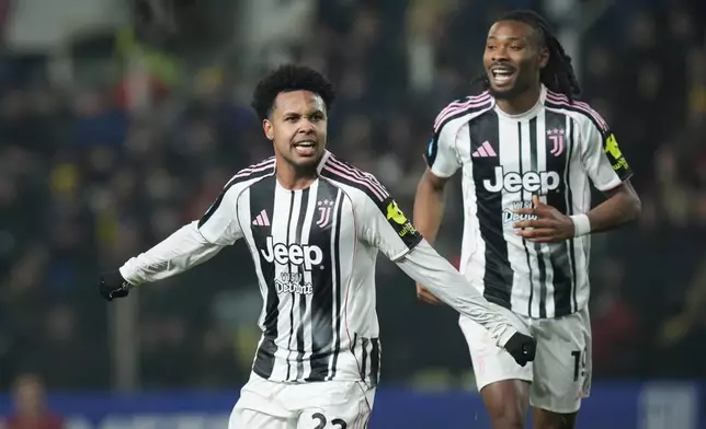 Juventus' Weston McKennie, left, celebrates after scoring his side's second goal during the Serie A soccer match between Parma and Juventus in Parma, Italy, Sunday, Feb. 1, 2026. (Massimo Paolone/LaPresse via AP)