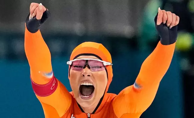 Jutta Leerdam of the Netherlands celebrates winning the gold medal in the women's 1,000 meters speedskating race at the 2026 Winter Olympics, in Milan, Italy, Monday, Feb. 9, 2026. (AP Photo/Ben Curtis)