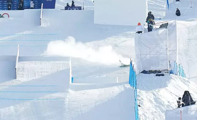 China's Eileen Gu crashes during women's freestyle skiing slopestyle qualifications at the 2026 Winter Olympics, in Livigno, Italy, Saturday, Feb. 7, 2026. (AP Photo/Gregory Bull)