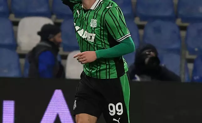 Sassuolo's Andrea Pinamonti celebrates scoring during the Serie A soccer match between Sassuolo and Verona in Reggio Emilia, Italy, Friday Feb. 20, 2026. (Gianni Santandrea/LaPresse via AP)