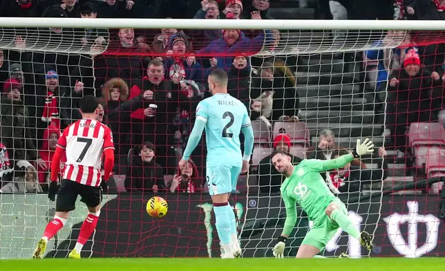 Burnley goalkeeper Martin Dubravka, right, fails to block a goal by Sunderland during a Premier League soccer match in Sunderland, Monday, Feb. 2, 2026. (Owen Humphreys/PA via AP)