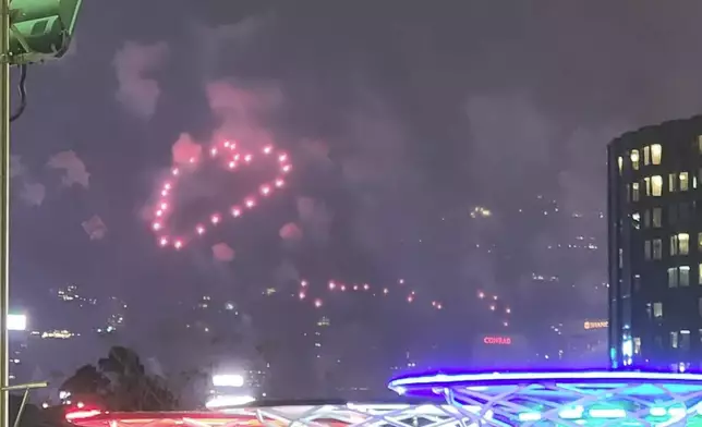 The heart shape fireworks, Photo source: Threads @ fai12091