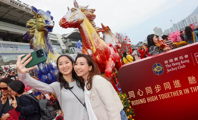 “Harmonious Horses” sculptures standing over three metres high and created by renowned artist Simon Ma at Sha Tin Racecourse. Photo source: the Hong Kong Jockey Club