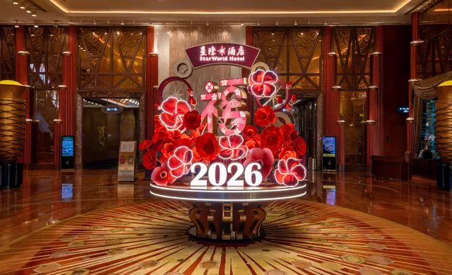 StarWorld Hotel will be festively decorated every corner to boost the celebratory atmosphere, amid sumptuous festive delicacies presented by its award-winning culinary team.