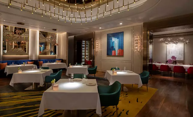 Signature in its authentic fine Italian cuisine, 8½ Otto e Mezzo BOMBANA is proud to win a Five-Star Award for the fourth consecutive year.