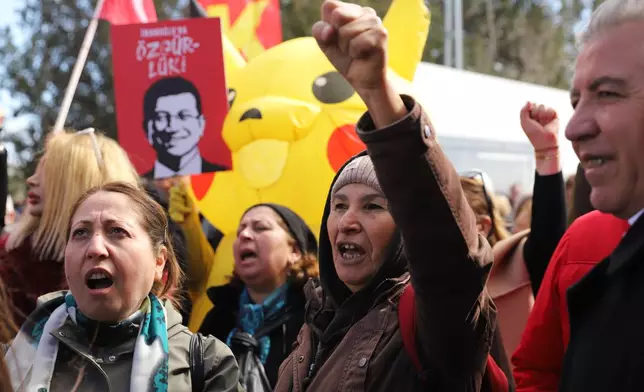 Supporters shout slogans outside Silivri prison, where Istanbul jailed Mayor Ekrem Imamoglu stands trial accused of widespread corruption, west of Istanbul, Turkey, Monday, March 9, 2026. (AP Photo/Dilara Acikgoz)