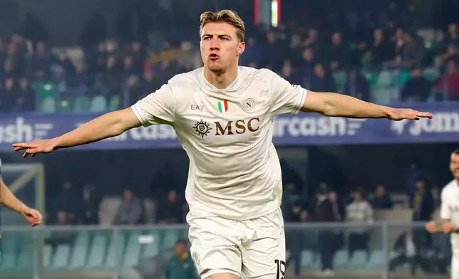 Napoli's Rasmus Hojlund celebrates after scoring the opening goal during the Serie A soccer match between Hellas Verona and Napoli in Verona, Italy, Saturday, Feb. 28, 2026. (Paola Garbuio/LaPresse via AP)