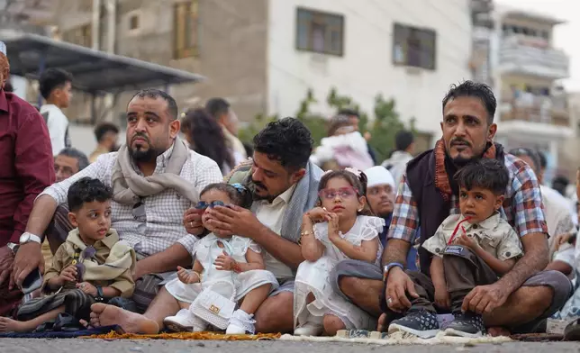 People prepare to pray Eid Al-Fitr prayers, marking the feast after Ramadan, celebrating the end of fasting, in Aden, Yemen, Friday, March 20, 2026. (AP Photo/Abdulnasser Alseddik)