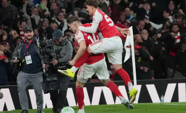 Arsenal's Viktor Gyoekeres, left, and Max Dowman celevrate after a goal during the English Premier League soccer match between Arsenal and Everton in London, England, Saturday, March 14, 2026. (AP Photo/Kin Cheung)