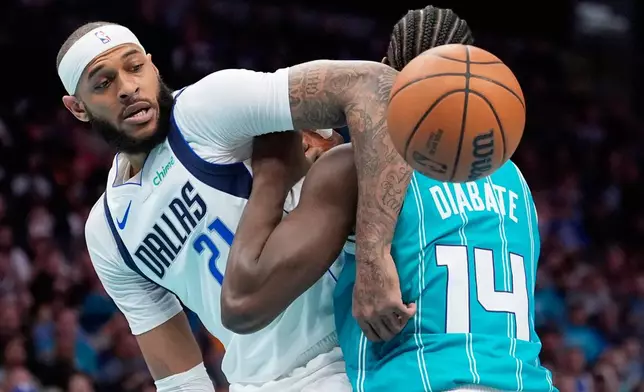 Dallas Mavericks forward Daniel Gafford vies for the ball with Charlotte Hornets forward Moussa Diabate during the first half of an NBA basketball game, Tuesday, March 3, 2026, in Charlotte, N.C. (AP Photo/Chris Carlson)