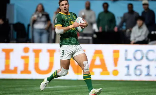 South Africa's Impi Visser (3) runs the ball to score a try against Spain during a gold medal Vancouver Sevens rugby match, in Vancouver, British Columbia, Sunday, March 8, 2026. (Ethan Cairns/The Canadian Press via AP)
