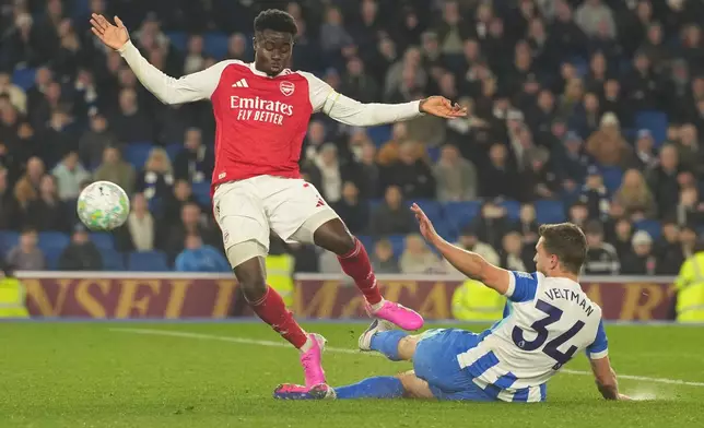 Brighton's Joel Veltman tackles Arsenal's Bukayo Saka during the Premier League soccer match between Brighton and Arsenal in Brighton, England, Wednesday, March 4, 2026. (AP Photo/Alastair Grant)