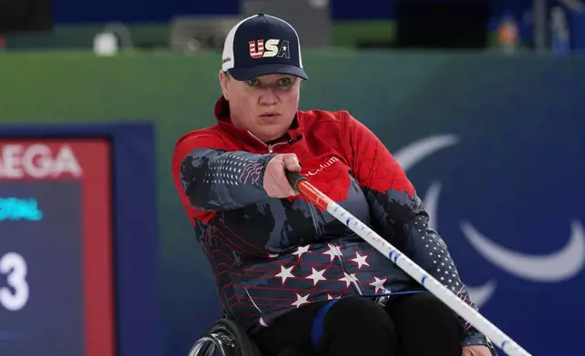 Laura Dwyer, of the United States competes against Estonia in a wheelchair curling mixed doubles round robin session at the 2026 Winter Paralympics, in Cortina d'Ampezzo, Italy, Thursday, March 5, 2026. (AP Photo/Emilio Morenatti)