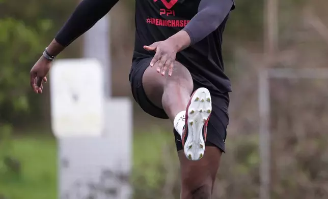Oluwanifemi 'Neff' Giwa takes part in a football workout session at the National Sports Center, Crystal Palace in London, Sunday, March 29, 2026. (AP Photo/Alastair Grant)