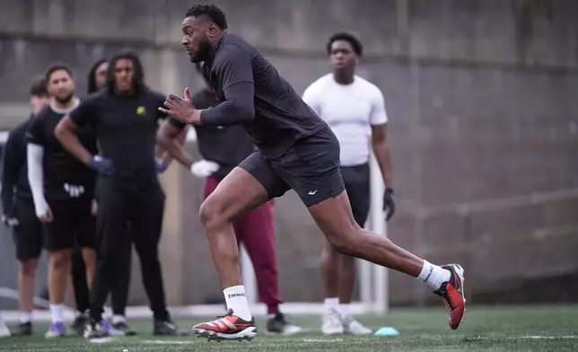 Oluwanifemi 'Neff' Giwa, front, takes part in a football workout session at the National Sports Center, Crystal Palace in London, Sunday, March 29, 2026. (AP Photo/Alastair Grant)