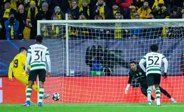 Bodo/Glimt's Sondre Brunstad Fet scores their side's first goal of the game from the penalty spot during the Champions League soccer match between Bodo/Glimt and Sporting Lisbon, in Bodo, Norway, Wednesday March 11, 2026. (Fredrik Varfjell/NTB Scanpix via AP)