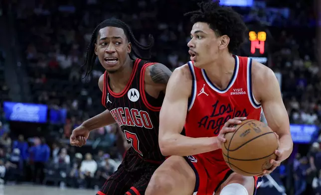 Los Angeles Clippers guard Kobe Sanders, right, drives against Chicago Bulls guard Rob Dillingham, left, during the first half of an NBA basketball game Friday, March 13, 2026, in Inglewood, Calif. (AP Photo/Ryan Sun)
