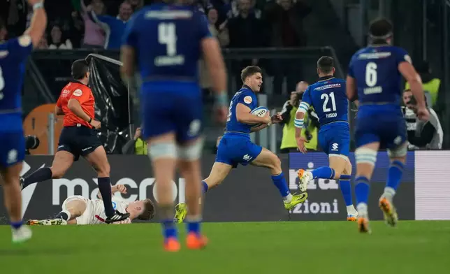 Italy's Leonardo Marin, center, scores a try during the Six Nations rugby union match between Italy and England in Rome, Saturday, March 7, 2026. (AP Photo/Gregorio Borgia)