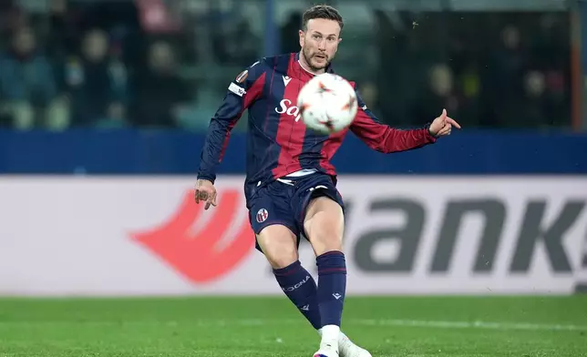 Bologna's Federico Bernardeschi scores their side's first goal of the game during the Europa League soccer match between Bologna and Roma in Bologna, Italy, Thursday, March 12, 2026. (Spada/LaPresse via AP)