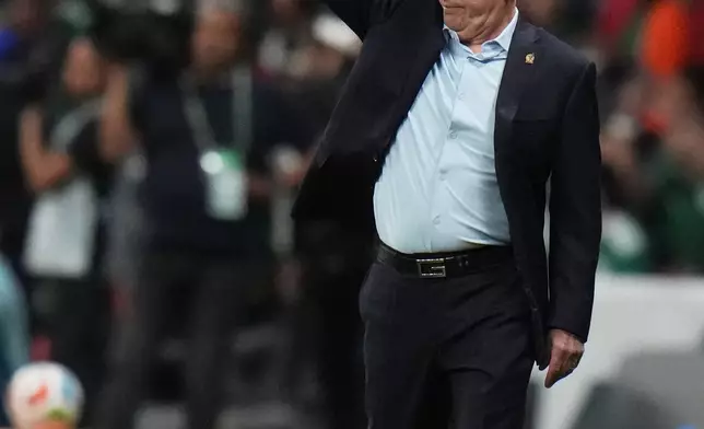Mexico's coach Javier Aguirre gestures during the international friendly soccer match between Mexico and Portugal in Mexico City, Saturday, March 28, 2026. (AP Photo/Eduardo Verdugo)