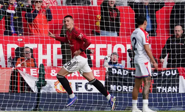 Manchester United's Benjamin Sesko scelebrates after scoring during the Premiier League soccer match between Manchester United and Crystal Palace in Manchester, England, Sunday, March 1, 2026. (AP Photo/Dave Thompson)
