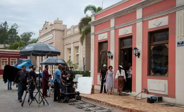 Actors film a scene of the soap opera "A Nobreza do Amor," at a TV Globo set in Rio de Janeiro, Thursday, March 12, 2026. (AP Photo/Bruna Prado)