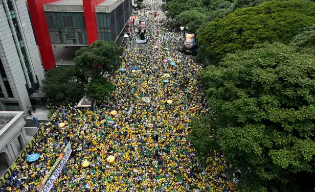 Supporters of former President Jair Bolsonaro take part in a protest against President Luiz Inacio Lula da Silva in Sao Paulo, Sunday, March 1, 2026. (AP Photo/Andre Penner)