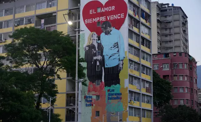 A mural depicting former President Nicolas Maduro and first lady Cilia Flores adorns a building in Caracas, Venezuela, Wednesday, March 25, 2026. (AP Photo/Ariana Cubillos)