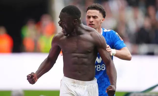 Sunderland's Brian Brobbey celebrates scoring their side's second goal of the game during the Premier League match between Newcastle and Sunderland outside St James' Park, Newcastle upon Tyne, England, Sunday March 22, 2026. (Owen Humphreys/PA via AP)