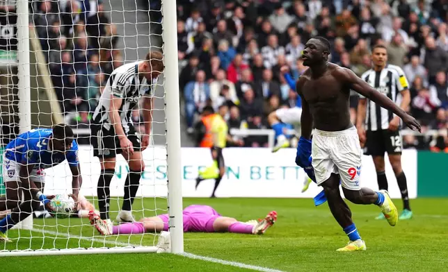 Sunderland's Brian Brobbey celebrates after scoring their side's second goal of the game during the Premier League match between Newcastle and Sunderland outside St James' Park, Newcastle upon Tyne, England, Sunday March 22, 2026. (Owen Humphreys/PA via AP)