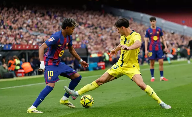 Villarreal's Sergi Cardona, right, challenges Barcelona's Lamine Yamal during the Spanish La Liga soccer match between Barcelona and Villareal in Barcelona, Spain, Saturday, Feb. 28, 2026. (AP Photo/Joan Monfort)