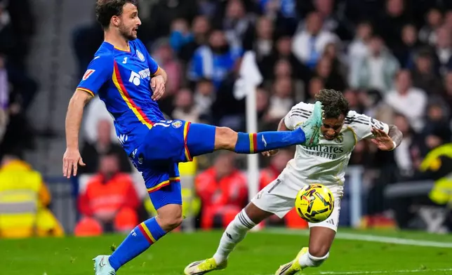 Getafe's Boselli fights for the ball against Real Madrid's Rodrygo during a Spanish La Liga soccer match between Real Madrid and Getafe in Madrid, Spain, Monday, March 2, 2026. (AP Photo/Manu Fernandez)