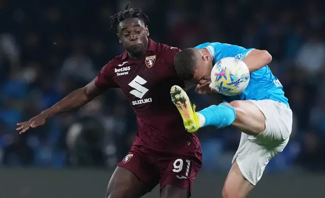 Torino's Duvan Zapata, left, and Napoli's Alessandro Buongiorno in action during the Serie A soccer match between Napoli and Torino in Naples, Italy, Friday March 6, 2026. (Alfredo Falcone/LaPresse via AP)