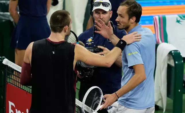 Jack Draper, of Britain, left, talks with Daniil Medvedev, of Russia, right, after Medvedev defeated Draper during a quarterfinal match at the BNP Paribas Open tennis tournament, Thursday, March 12, 2026, in Indian Wells, Calif. (AP Photo/Mark J. Terrill)