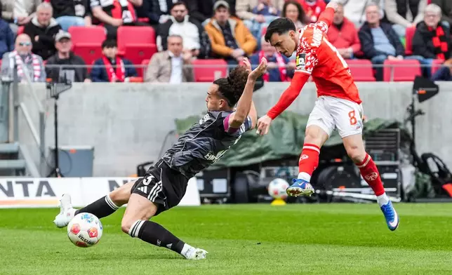 Mainz' Paul Nebel, right, scores the opening goal during the German Bundesliga soccer match between 1.FSV Mainz 05 and Eintracht Frankfurt in Mainz, Germany, Sunday, March 22, 2026. (Marc Schueler/dpa via AP)