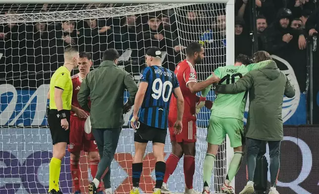 Bayern's goalkeeper Jonas Urbig leaves the field injured during the Champions League round of 16 soccer match between Atalanta and FC Bayern Munich in Bergamo, Italy, Tuesday, March 10, 2026. (AP Photo/Luca Bruno)
