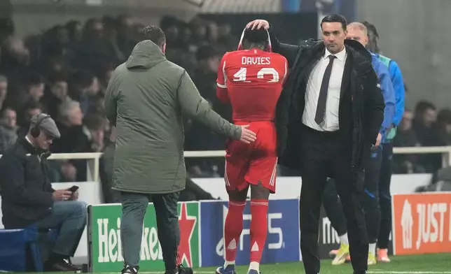 Bayern's Alphonso Davies leaves the field injured during the Champions League round of 16 soccer match between Atalanta and FC Bayern Munich in Bergamo, Italy, Tuesday, March 10, 2026. (AP Photo/Luca Bruno)