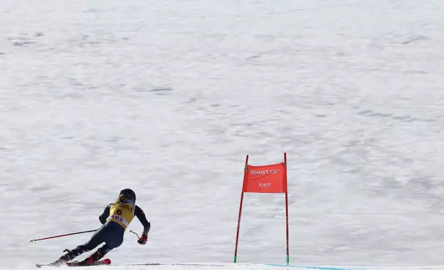 United States' Mikaela Shiffrin speeds down the course during a women's World Cup giant slalom, in Are, Sweden, Saturday, March 14, 2026. (AP Photo/Gabriele Facciotti)