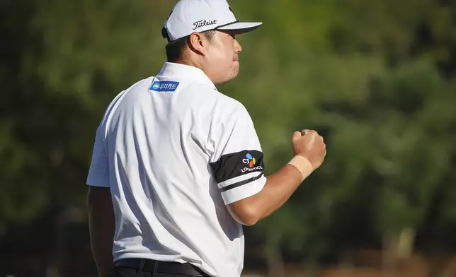 Sungjae Im pumps his fist after a birdie put on the 18th hole during the third round of the Valspar Championship golf tournament, Saturday, March 21, 2026, in Palm Harbor, Fla. (Chris Urso/Tampa Bay Times via AP)