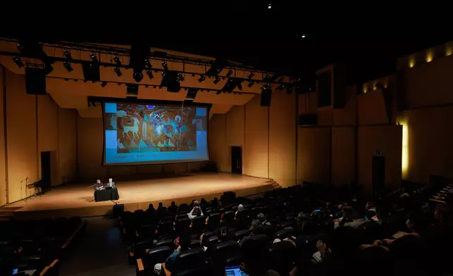 Dr. Zhao Shengliang delivering the lecture “From Dunhuang to the World – The Voice of Cultural Transmission”. Photo source: the Hong Kong Gaudeamus Dunhuang Ensemble