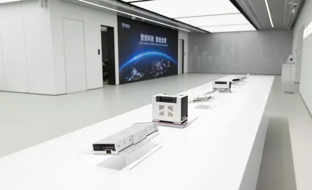 Director-General of OASES visits Strategic Enterprise Biren Technology's exhibition centre to explore innovative computing solutions  Source: HKSAR Government Press Releases