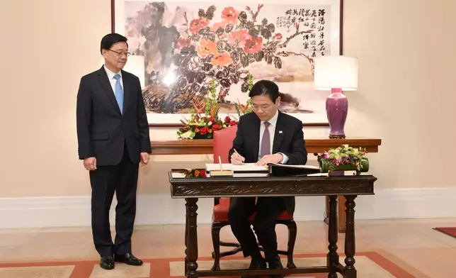 CE meets Prime Minister of Singapore (with photos/video) Source: HKSAR Government Press Releases