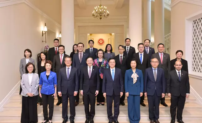 CE meets Prime Minister of Singapore (with photos/video) Source: HKSAR Government Press Releases
