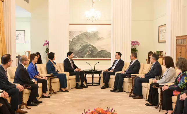 CE meets Prime Minister of Singapore (with photos/video) Source: HKSAR Government Press Releases