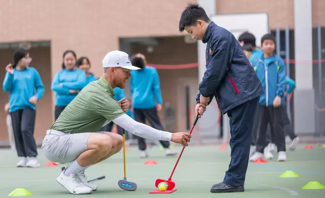 International golfers visit a school participating in JC Project MuSE.