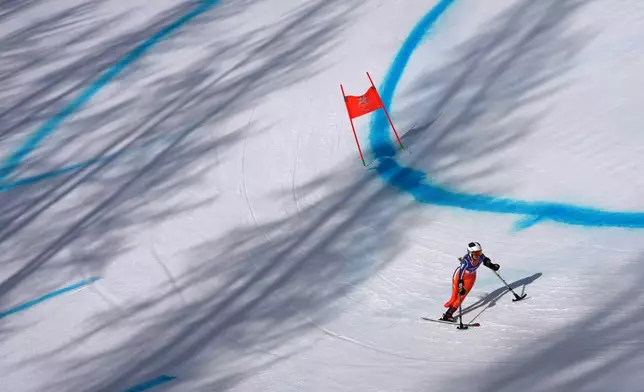 Claire Petit, of the Netherlands, competes in the alpine skiing women's super-G standing final at the 2026 Winter Paralympics, in Cortina d'Ampezzo, Italy, Monday, March 9, 2026. (AP Photo/Evgeniy Maloletka)