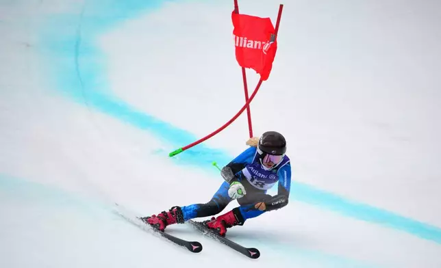 Varvara Voronchikhina, of Russia, competes in her second run of the alpine skiing women's giant slalom standing at the 2026 Winter Paralympics, in Cortina d'Ampezzo, Italy, Thursday, March 12, 2026. (AP Photo/Emilio Morenatti)