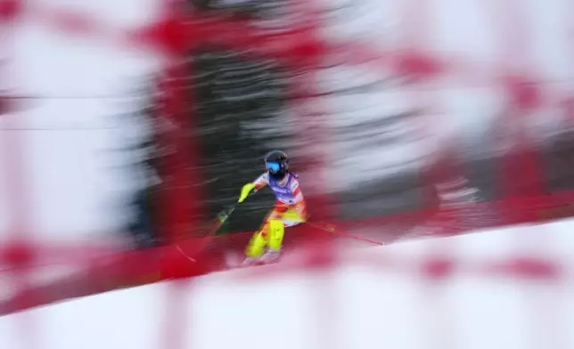 Alejandra Requesens, of Spain, competes in her first run of the alpine skiing women's giant slalom vision impaired at the 2026 Winter Paralympics, in Cortina d'Ampezzo, Italy, Saturday, March 14, 2026. (AP Photo/Evgeniy Maloletka)