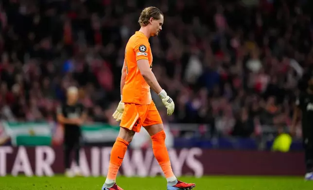Tottenham's goalkeeper Antonin Kinsky leaves the field after substitution during the first leg of the Champions League round of 16 soccer match between Atletico Madrid and Tottenham in Madrid, Spain, Tuesday, March 10, 2026. (AP Photo/Jose Breton)